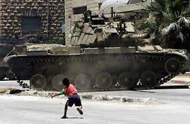 فلسطينيون يسكنون الكهوف ويواجهون الاستيطان